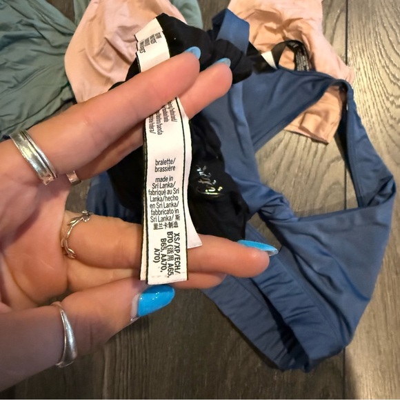 Set of Five Sports Bras in Blue, Black, Pink, and Green - Picture 3 of 6